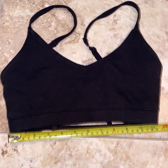Beautiful black forever 21 strappy sports bra 🆕 - Picture 3 of 7